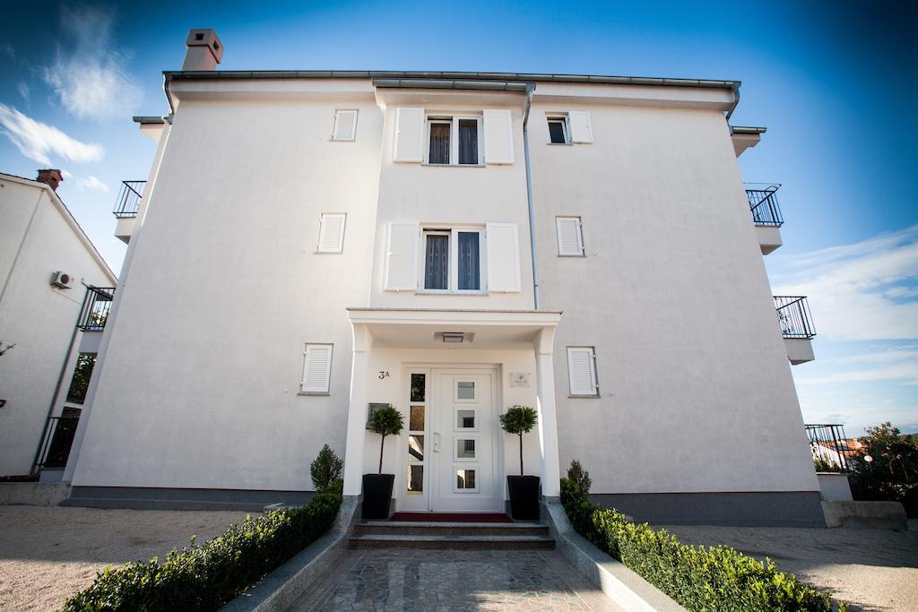 Apartments Bogovic Малинска Экстерьер фото